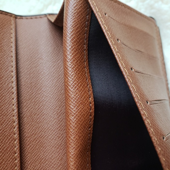 Louis Vuitton Wallet - Picture 4 of 8